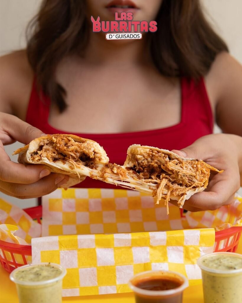 Burrita de 30 cm en tortilla de harina con costra de queso de las burritas Aguascalientes